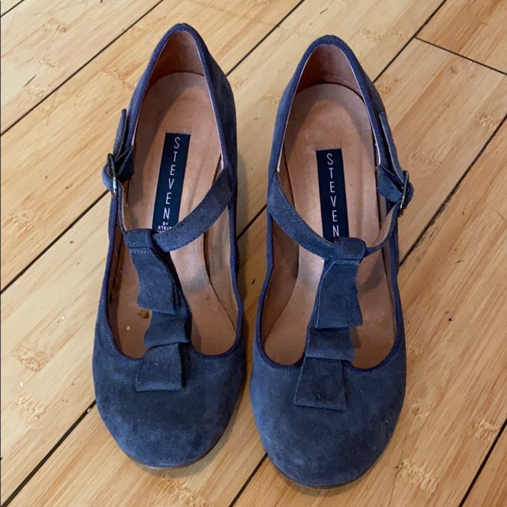 Suede heeled shoes